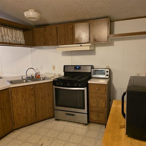 9049 N 80th Avenue, Pentwater, MI 49449