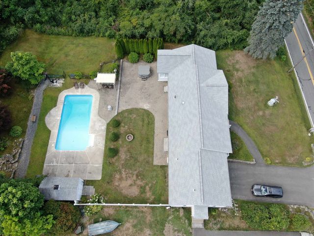 50 Dutton Road, Pelham, NH 03076