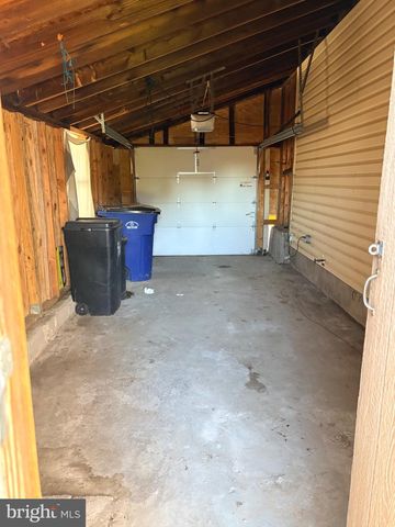 212 CANARY LN, Mount Holly, NJ 08060