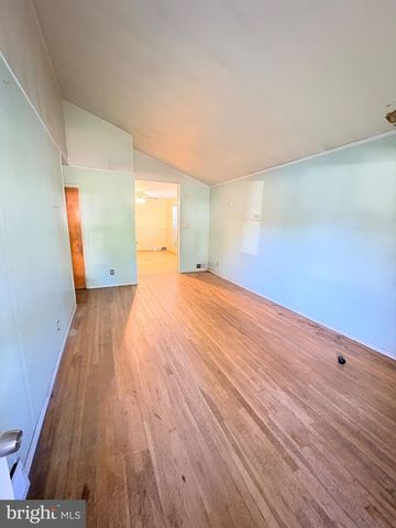 212 CANARY LN, Mount Holly, NJ 08060