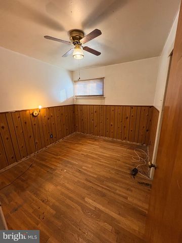 212 CANARY LN, Mount Holly, NJ 08060