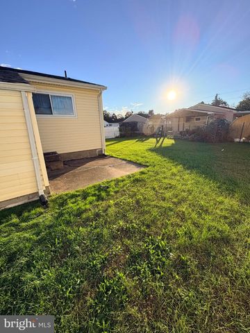 212 CANARY LN, Mount Holly, NJ 08060