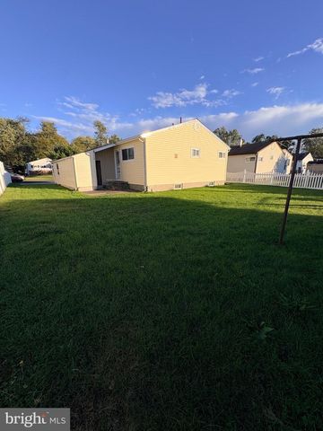 212 CANARY LN, Mount Holly, NJ 08060