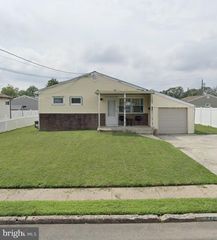 212 CANARY LN, Mount Holly, NJ 08060