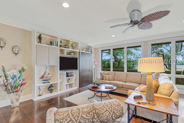 21 Long Marsh Ln, Hilton Head Island, SC 29928