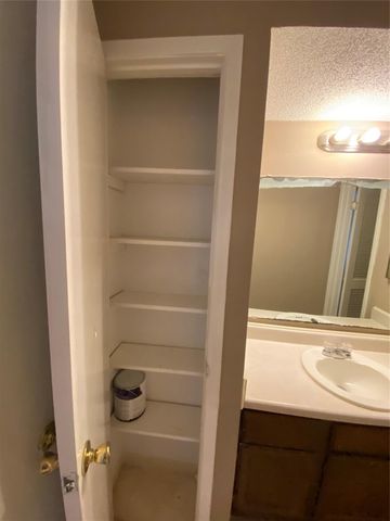 1519 S 8th Street, La Porte, TX 77571