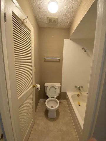 1519 S 8th Street, La Porte, TX 77571