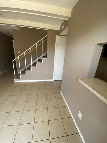 1519 S 8th Street, La Porte, TX 77571