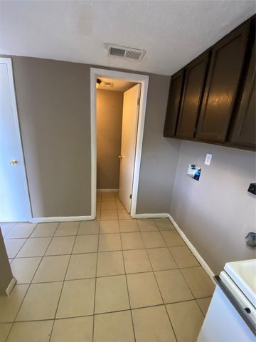 1519 S 8th Street, La Porte, TX 77571