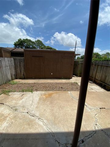 1519 S 8th Street, La Porte, TX 77571
