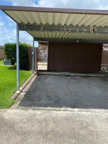 1519 S 8th Street, La Porte, TX 77571