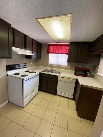 1519 S 8th Street, La Porte, TX 77571