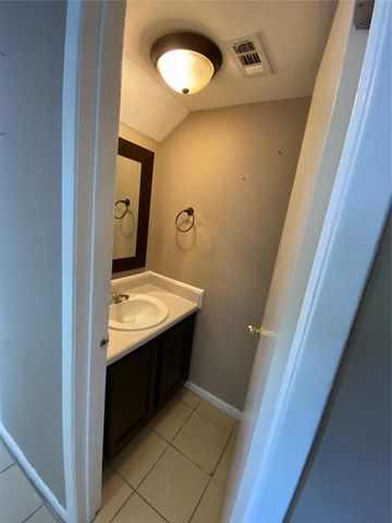 1519 S 8th Street, La Porte, TX 77571
