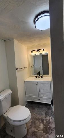 1713 5th Street N, Clinton, IA 52732