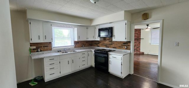 1713 5th Street N, Clinton, IA 52732