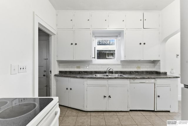 338 N 36th Street, Omaha, NE 68131