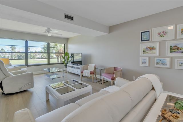 38 Plantation Drive 201, Vero Beach, FL 32966