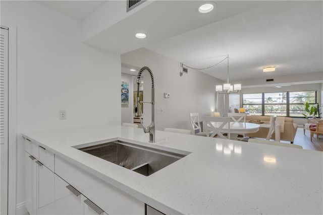 38 Plantation Drive 201, Vero Beach, FL 32966