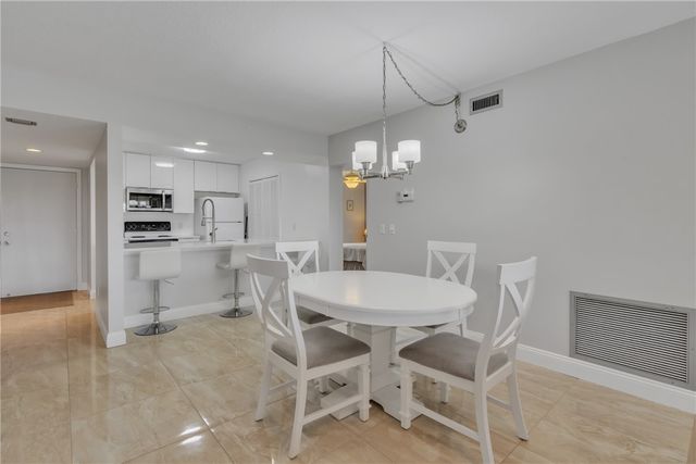 38 Plantation Drive 201, Vero Beach, FL 32966