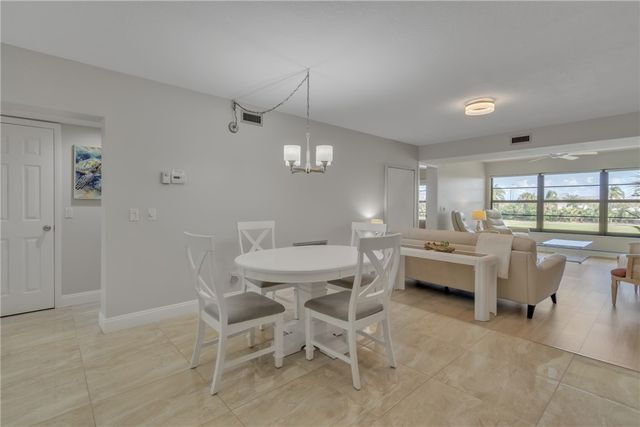 38 Plantation Drive 201, Vero Beach, FL 32966