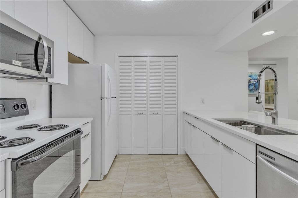 38 Plantation Drive 201, Vero Beach, FL 32966