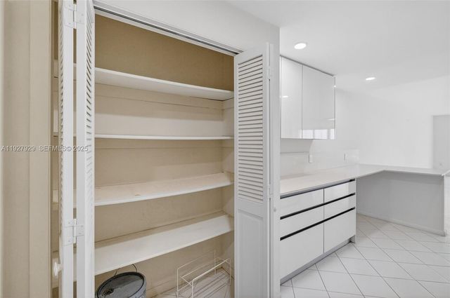 600 Grapetree Dr 8FS, Key Biscayne, FL 33149