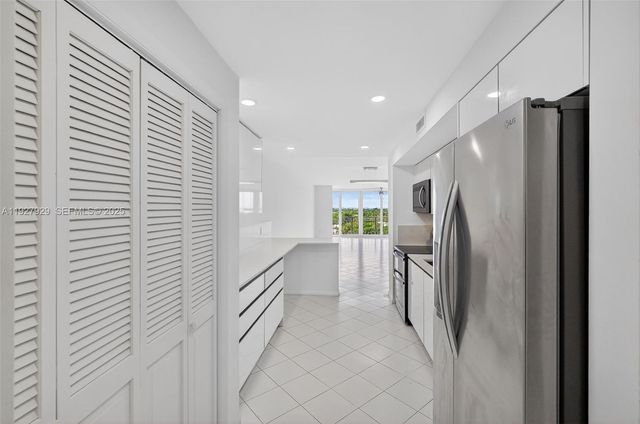600 Grapetree Dr 8FS, Key Biscayne, FL 33149