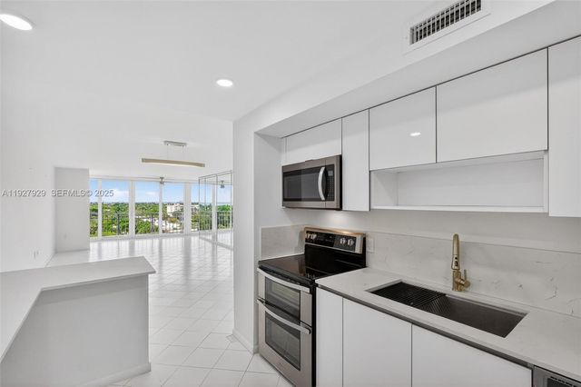 600 Grapetree Dr 8FS, Key Biscayne, FL 33149