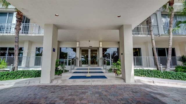 600 Grapetree Dr 8FS, Key Biscayne, FL 33149
