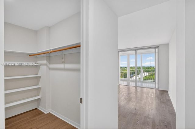 600 Grapetree Dr 8FS, Key Biscayne, FL 33149