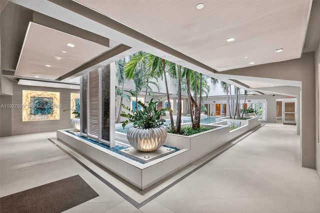 600 Grapetree Dr 8FS, Key Biscayne, FL 33149