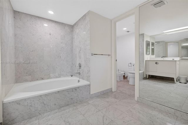 600 Grapetree Dr 8FS, Key Biscayne, FL 33149