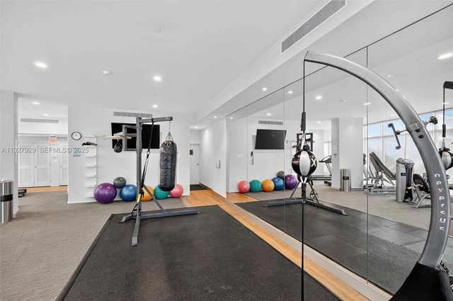 600 Grapetree Dr 8FS, Key Biscayne, FL 33149