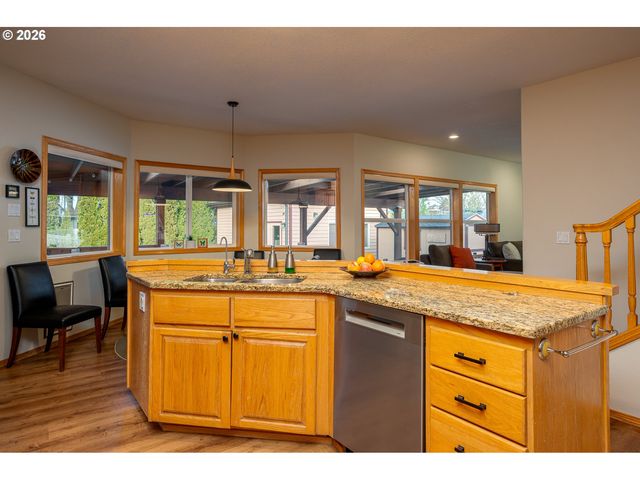 610 Ne SUNDANCE Ct, Hillsboro, OR 97124