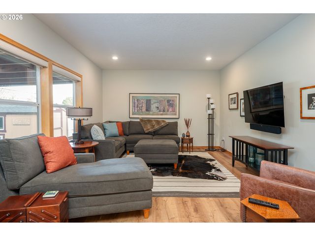 610 Ne SUNDANCE Ct, Hillsboro, OR 97124