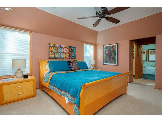 610 Ne SUNDANCE Ct, Hillsboro, OR 97124