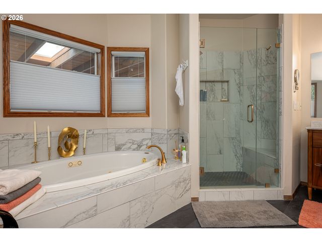 610 Ne SUNDANCE Ct, Hillsboro, OR 97124