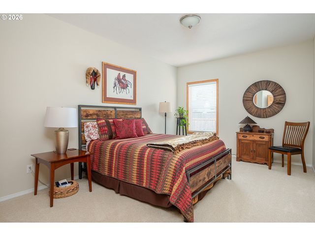 610 Ne SUNDANCE Ct, Hillsboro, OR 97124