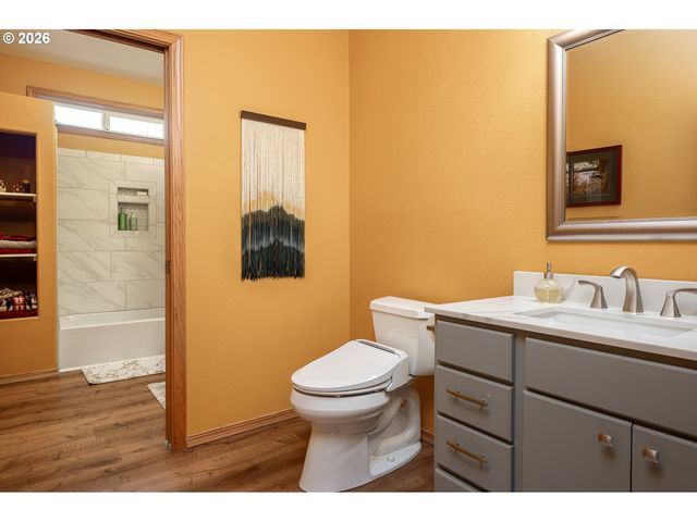 610 Ne SUNDANCE Ct, Hillsboro, OR 97124