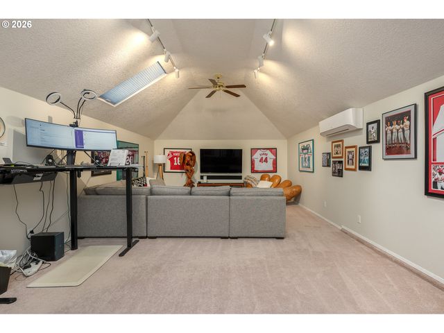 610 Ne SUNDANCE Ct, Hillsboro, OR 97124