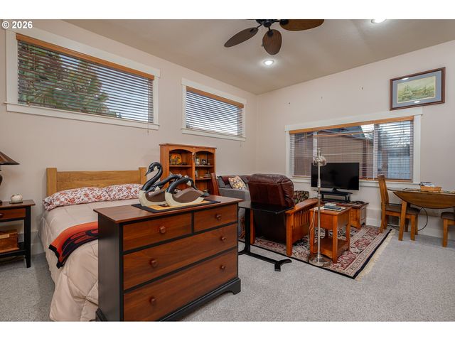 610 Ne SUNDANCE Ct, Hillsboro, OR 97124