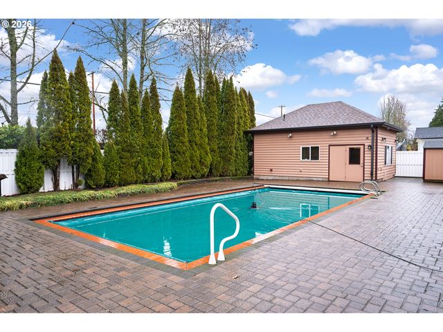 610 Ne SUNDANCE Ct, Hillsboro, OR 97124