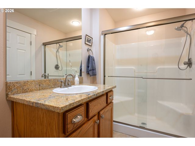 610 Ne SUNDANCE Ct, Hillsboro, OR 97124