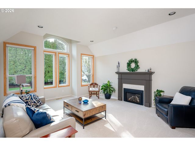 610 Ne SUNDANCE Ct, Hillsboro, OR 97124