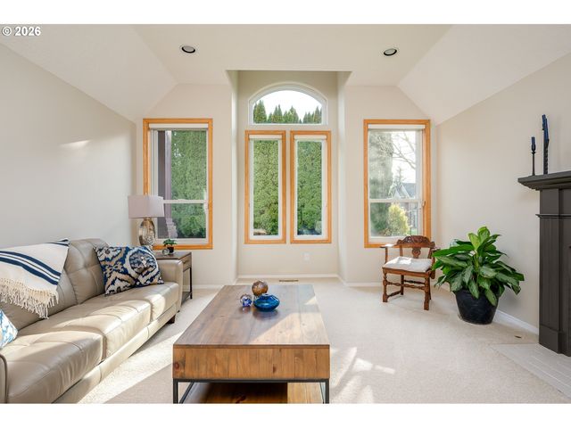 610 Ne SUNDANCE Ct, Hillsboro, OR 97124