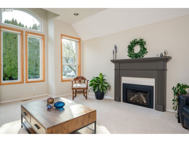 610 Ne SUNDANCE Ct, Hillsboro, OR 97124