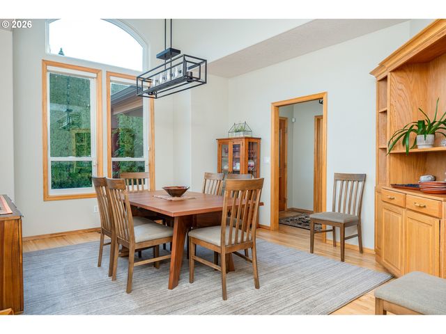 610 Ne SUNDANCE Ct, Hillsboro, OR 97124