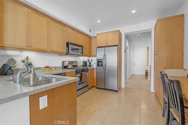 201 E Angeleno Avenue 326, Burbank, CA 91502