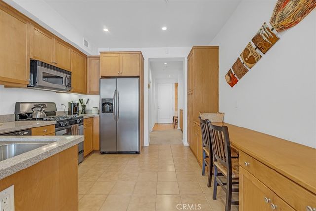 201 E Angeleno Avenue 326, Burbank, CA 91502