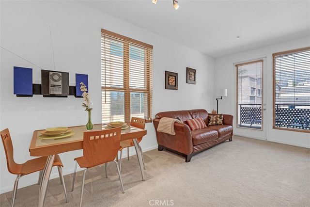201 E Angeleno Avenue 326, Burbank, CA 91502